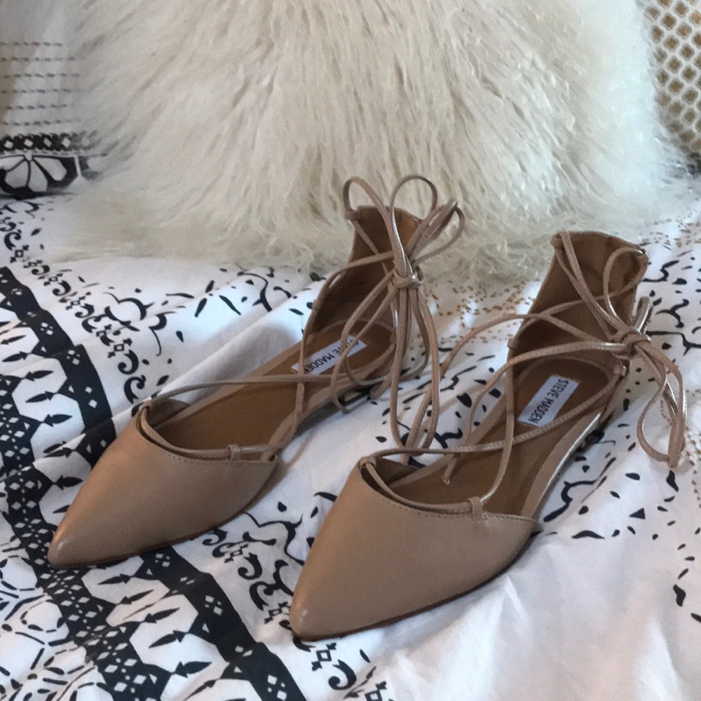 Steve Madden nude lace up flats never worn